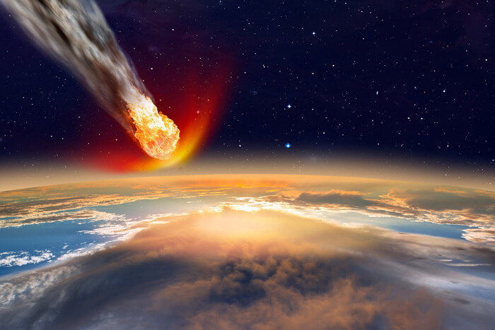 Spadający meteoryt lub kometa