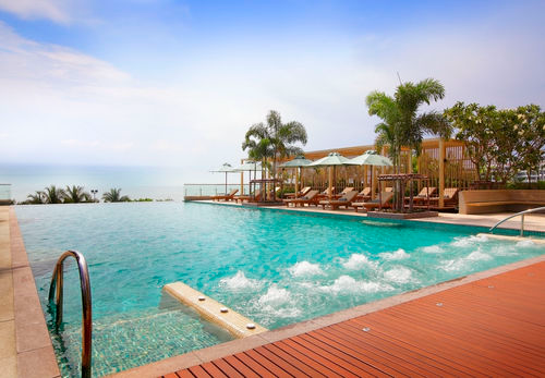 Holiday Inn Pattaya tarjoaa matkalaiselle monenlaista nähtävää