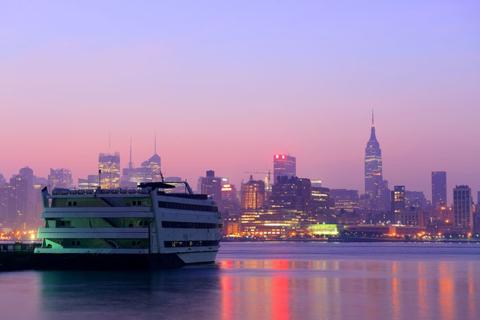 New-York_cruise-liner