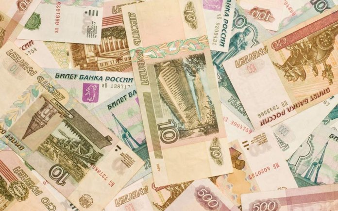 De belangrijkste redenen voor de waardevermindering van de roebel in 2015