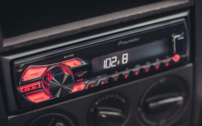 Kuris automobilio radijas yra geriausios garso kokybės