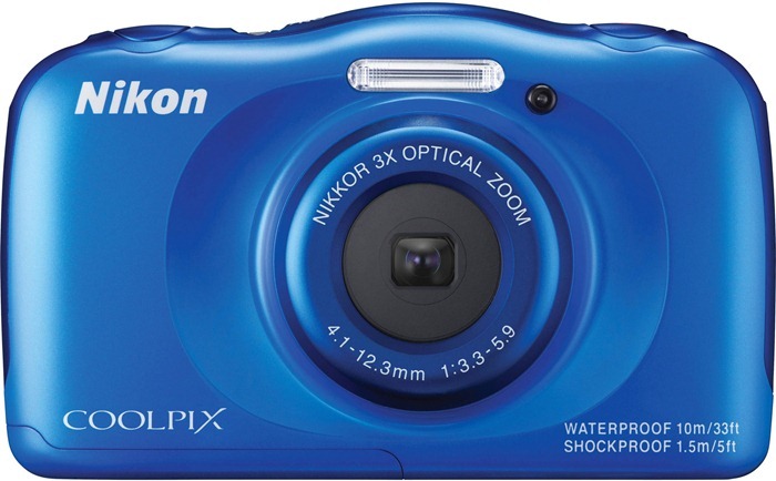 „Nikon Coolpix W100“ - atspariausia smūgiams, vandeniui atspari kamera