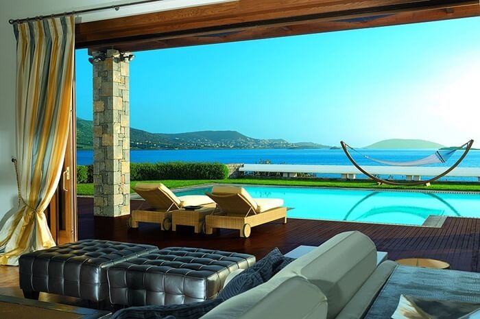 Grand Resort Lagonissi - 75 000 dollaria