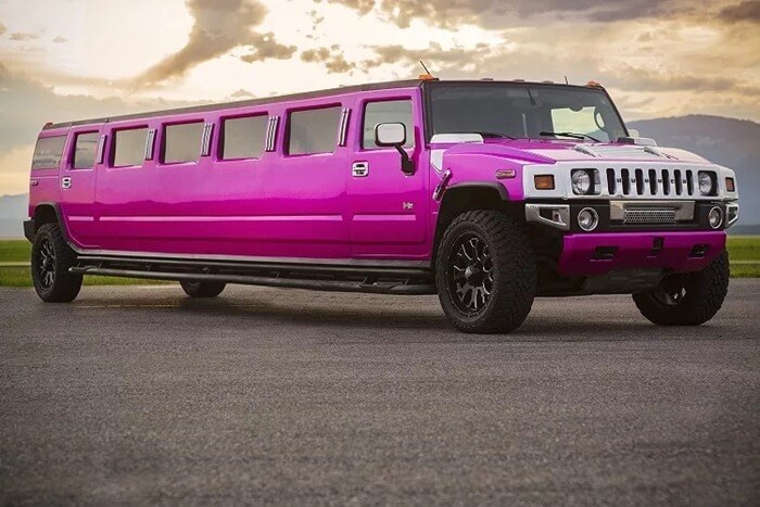Różowa limuzyna Hummer
