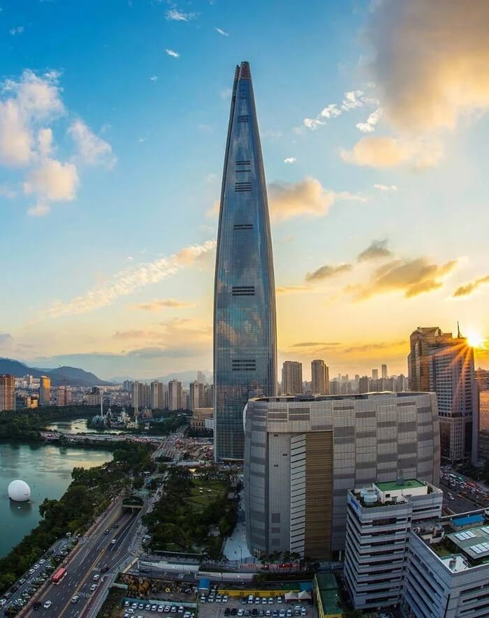 Lotte World Tower - 554,5 metra