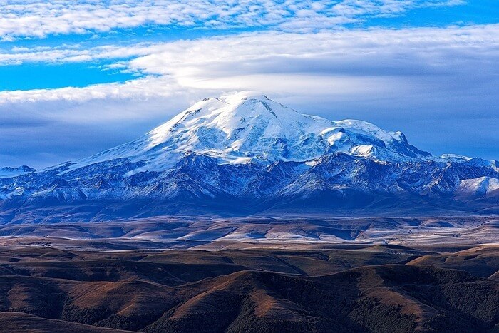 Elbrus เป็นภูเขาที่สูงที่สุดในรัสเซีย