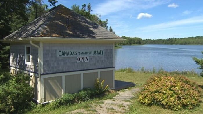 La biblioteca más pequeña de la Isla del Príncipe Eduardo en Canadá