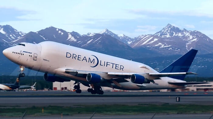 Decollo del Boeing 747 LCF (Dreamlifter)