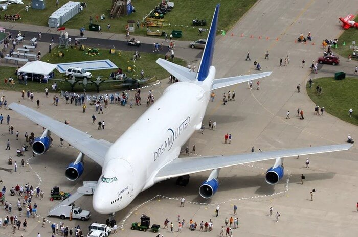 „Boeing 747 LCF“ („Dreamlifter“)