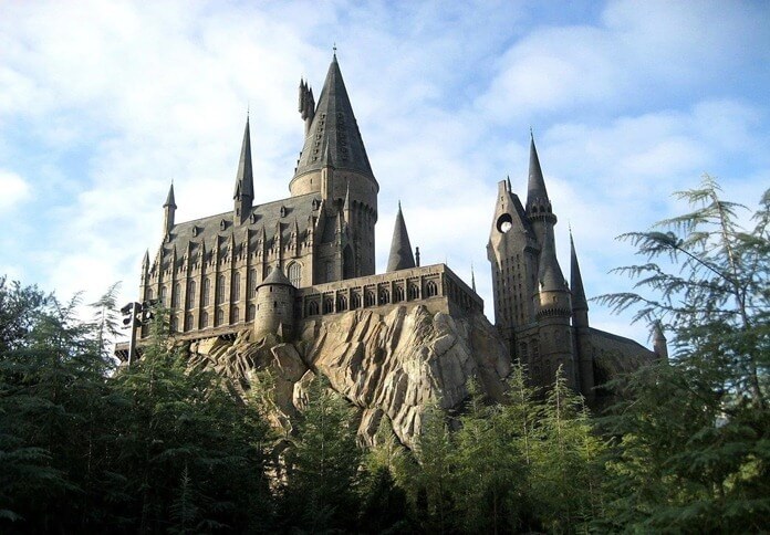 Scotland, ke istana Hogwarts dengan anak-anak