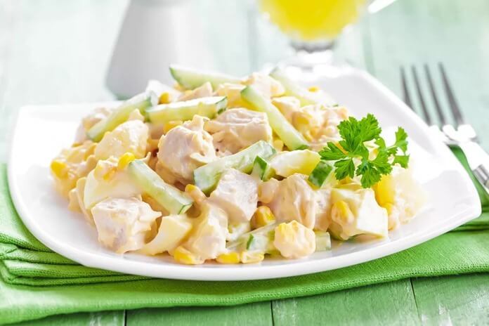 Salada de frango e abacaxi