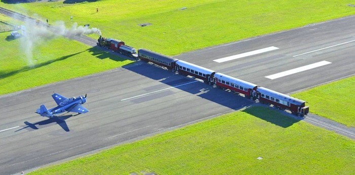 Gisborne oro uostą kerta geležinkelis