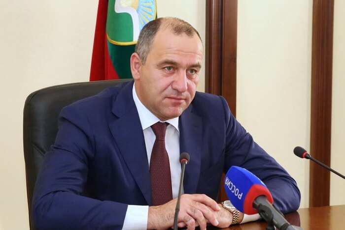 Rashid Temrezov, representante Carachai-Cherkessia