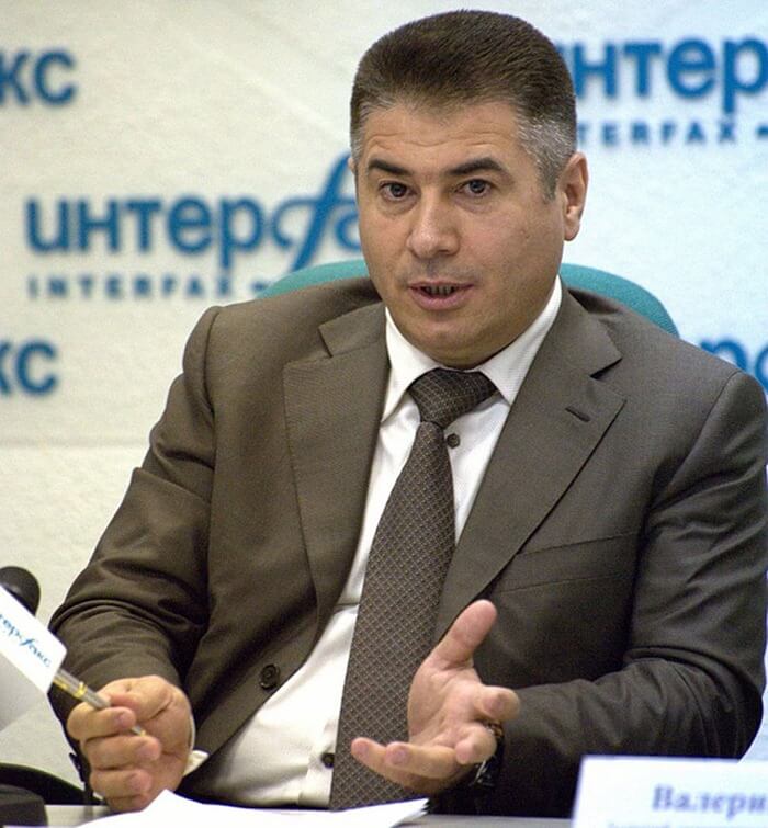 Babaev menentang pasaran gelap