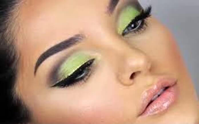 Make-up met olijfschaduwen