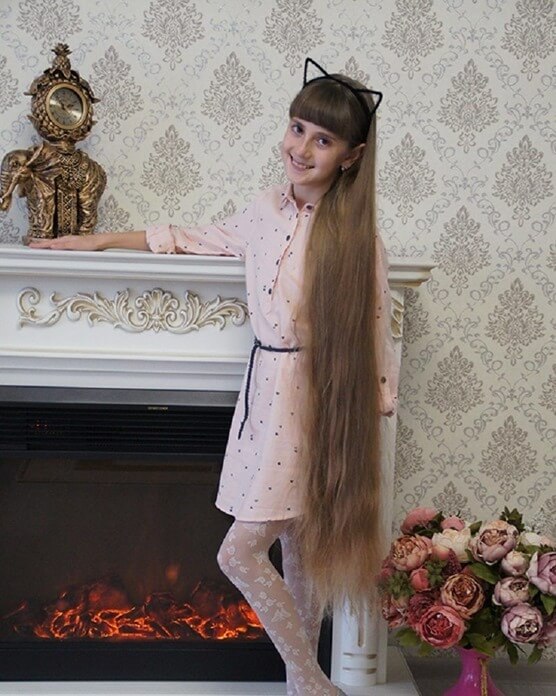 Stefania Smirnaya - rambut terpanjang dari seorang gadis dari Rusia