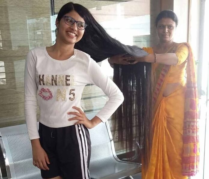 Nilanshi Patel - rambut semula jadi terpanjang untuk seorang gadis di dunia