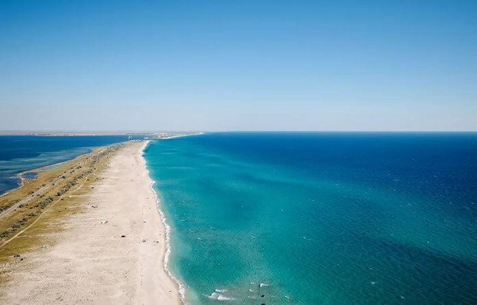 Donuzlavskaya Peresyp er den reneste strand på Krim og hele Rusland