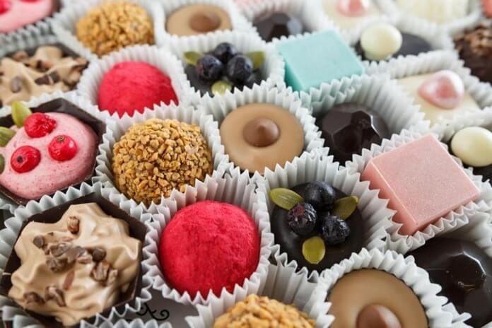 Handgemaakte snoepjes - een doe-het-zelf cadeau voor een meisje voor het nieuwe jaar